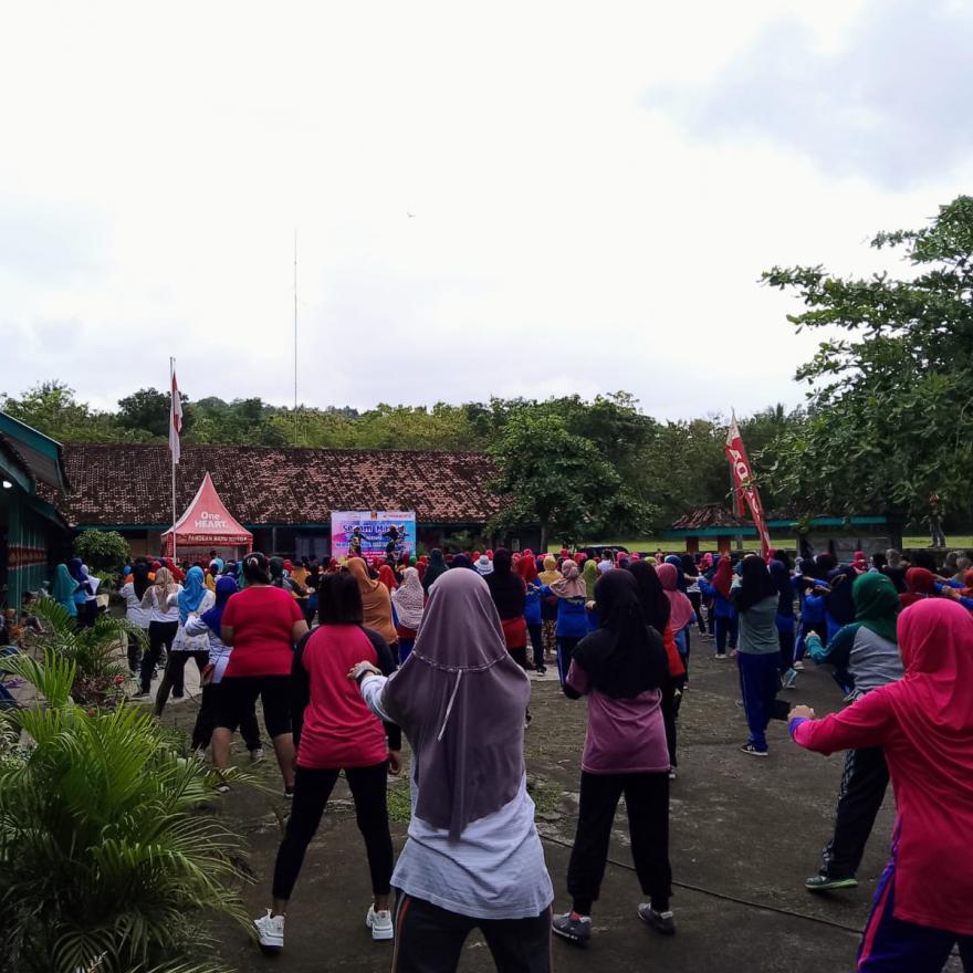 Minggu Ceria, Senam Massal di Halaman SD Muhammadiyah Penggung